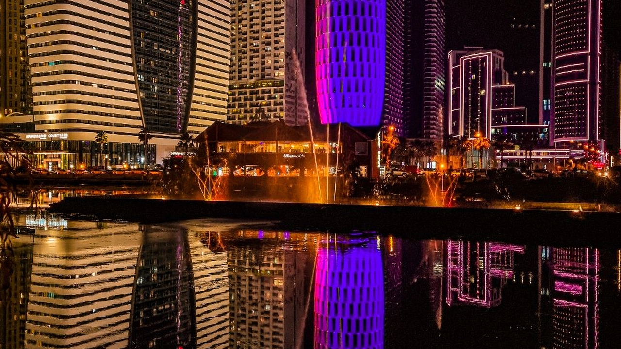 New Boulevard area at night, near Ardagani Lake